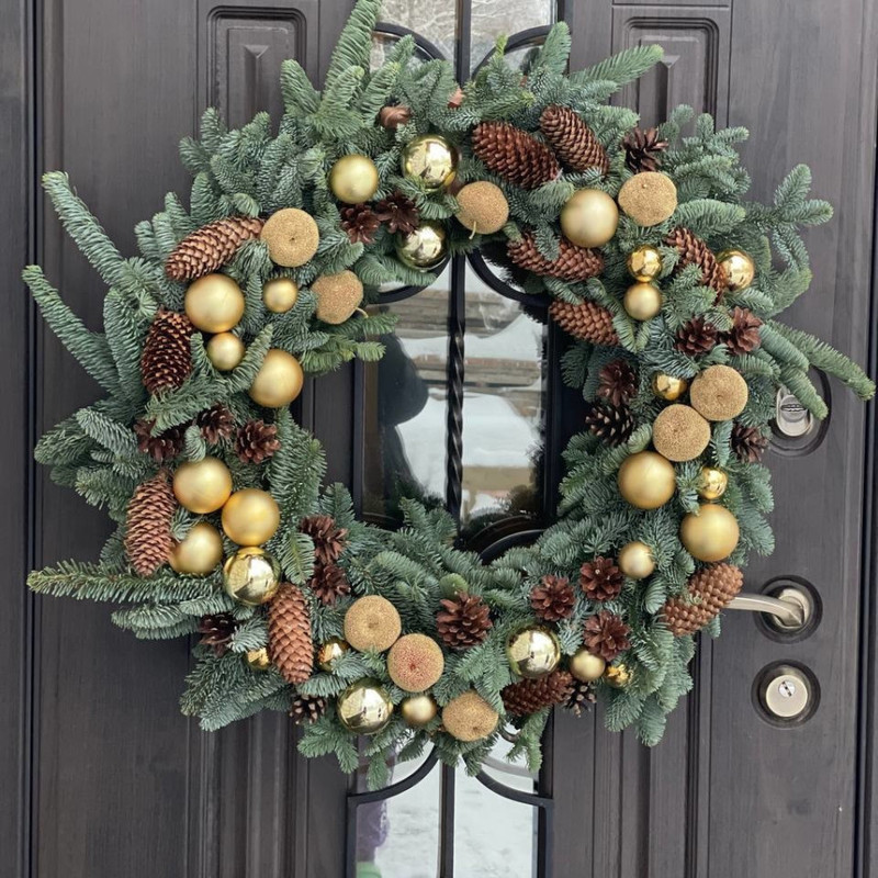 Рождественский венок с шишками из нобилиса 70 см, стандартный