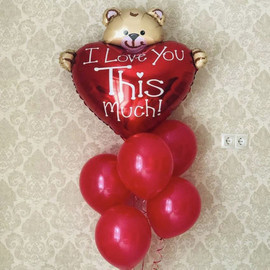 Фонтан шаров с сердцем на день влюблённых. Мишка с сердцем