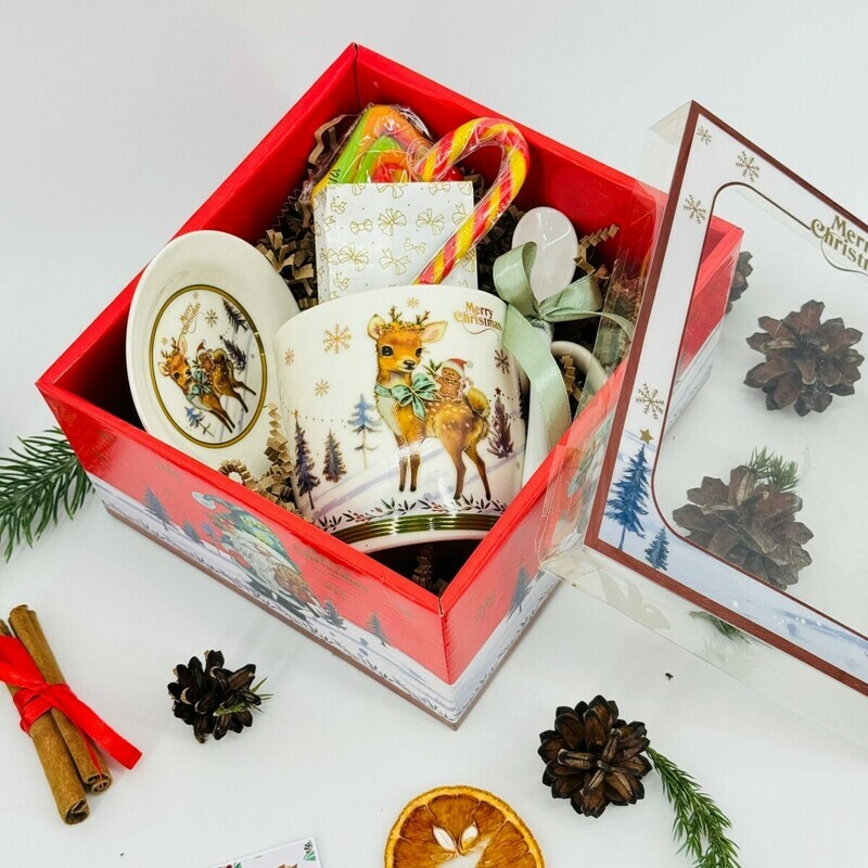 Подарок на новый год. Новогодний подарочный набор. Новогодняя кружка и сладости, стандартный