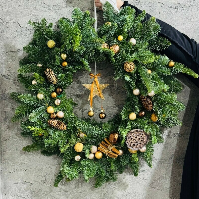 Новогодний венок 60 см ручной работы из веток натуральной хвои нобилис, туя, стандартный