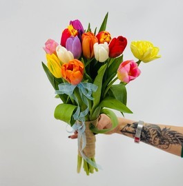 Букет из 15 разноцветных тюльпанов. Тюльпаны на день рождения, 8 марта