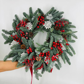 Venok novogodnij iz natural_nogo lapnika nobilis na dver_ 50 sm