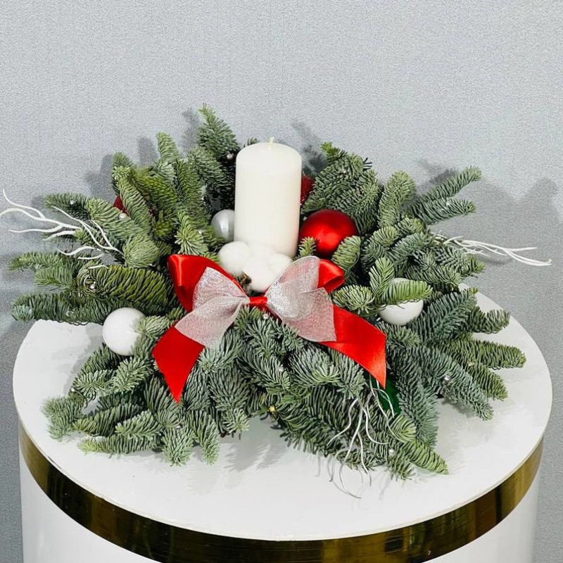 Zimnyaya kompozitciya iz pihti nobilis so svechoj, standart