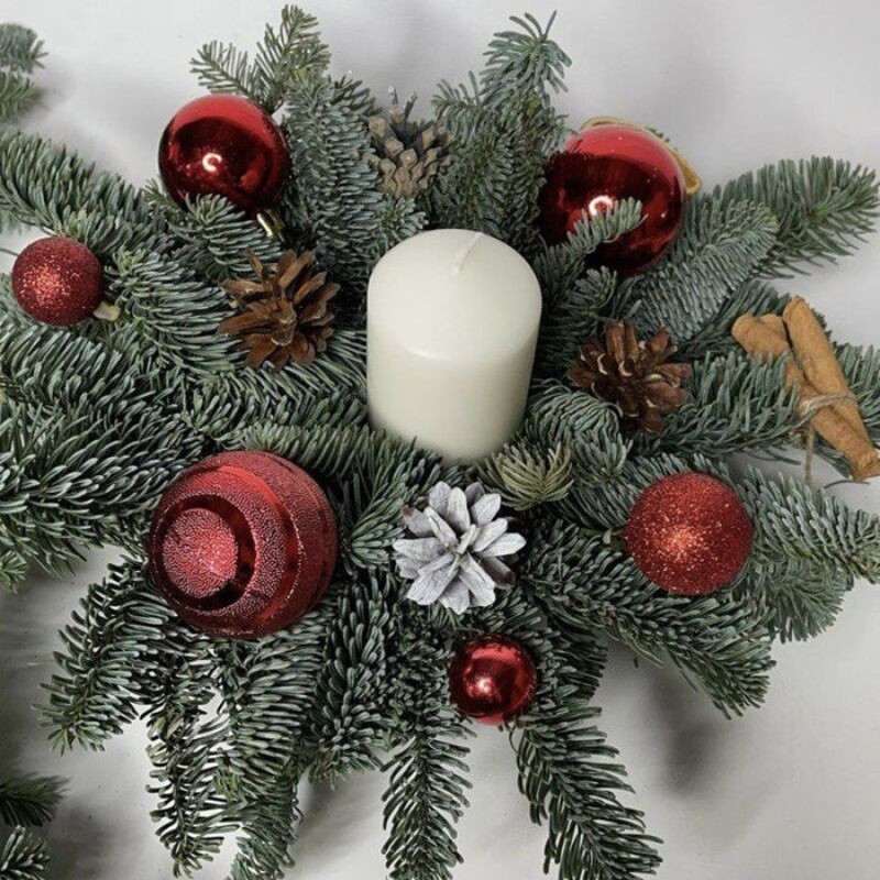 Hvojnij buket iz nobilisa so svechoj, standart