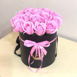 Rozi iz mila v korobke