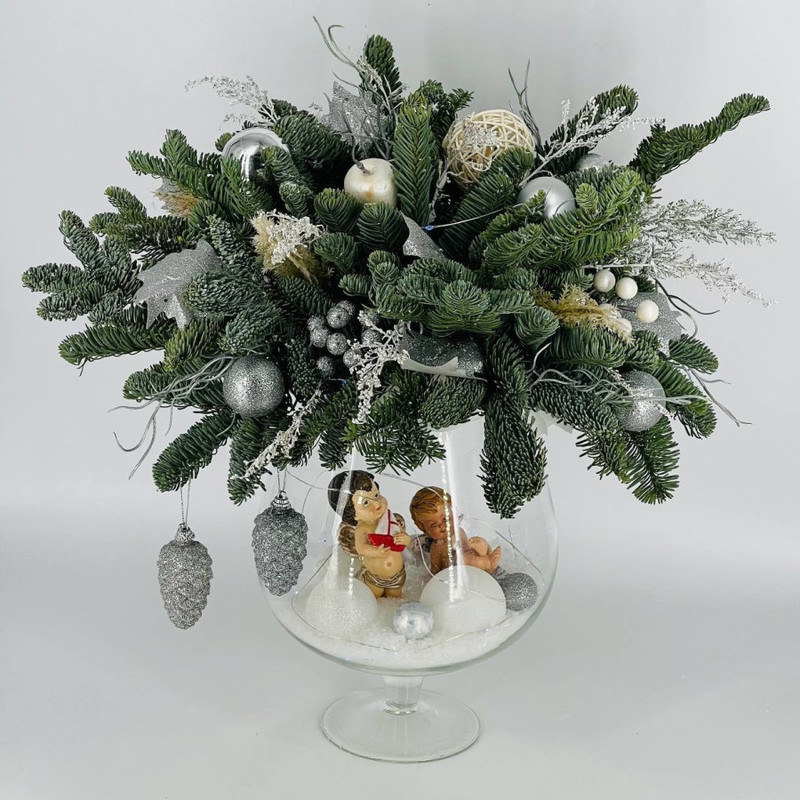 Новогодний букет в бокале с веточками натурального нобилиса, стандартный