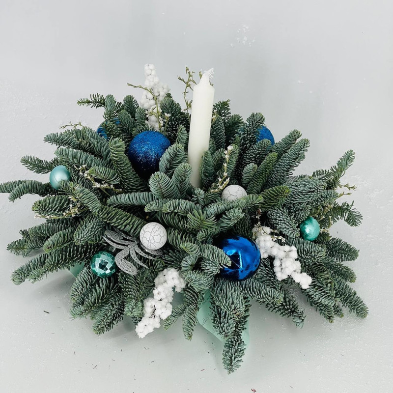 Novogodnyaya svecha s vetochkami natural_noj hvoi nobilis, standart