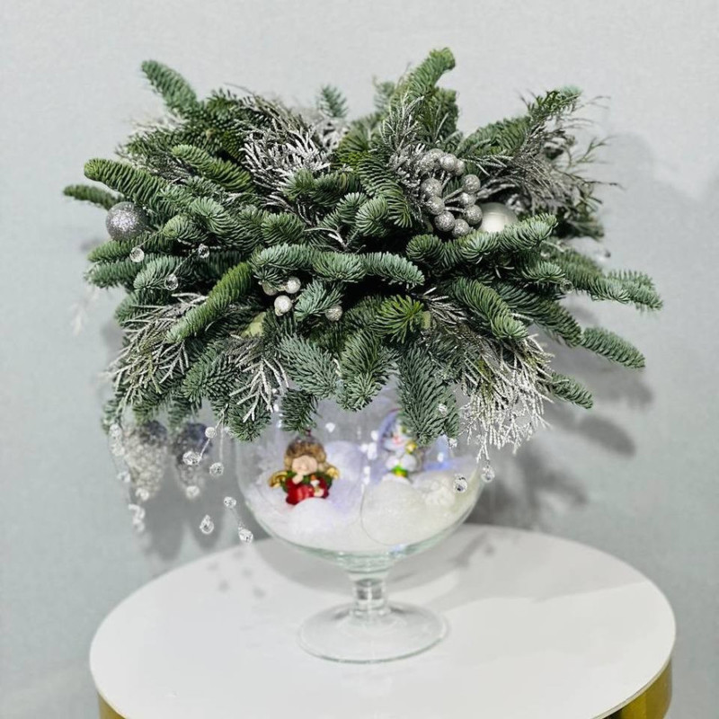 Дизайнерская хвойная композиция из нобилиса  в бокале, стандартный