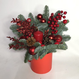 Новогодняя Композиция со свечой с веточками хвои нобилис