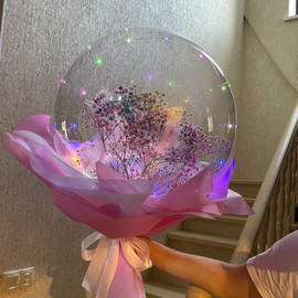 Buket gipsofili v share babls