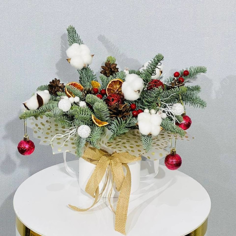 Новогодний букет в коробке из натурального нобилиса, стандартный