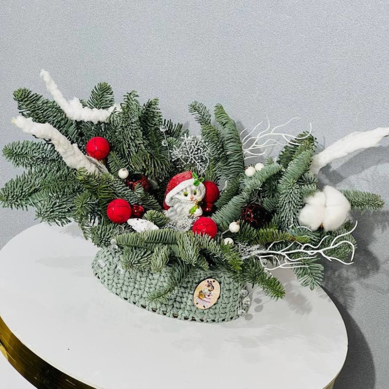 Новогодний декор из веток натуральной ели нобилис в вязаном кашпо, стандартный