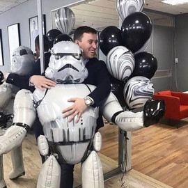 Ходячий шар штурмовик с фонтаном из латексных шаров "Звёздные воины"