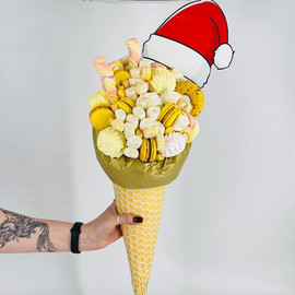 Sladkij podarok na Novij god zefirnij rozhok