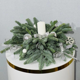 Рождественская композиция хвойная со свечой из нобилиса