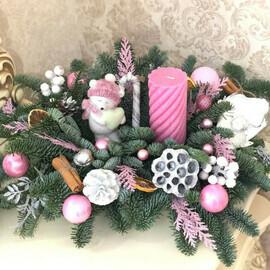 Новогодняя композиция со свечой из веток натуральной хвои нобилис