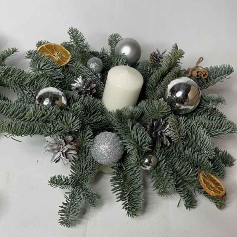 Композиция из нобилиса со свечой, стандартный