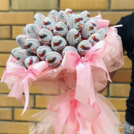 Sladkij buket iz 51 kindera