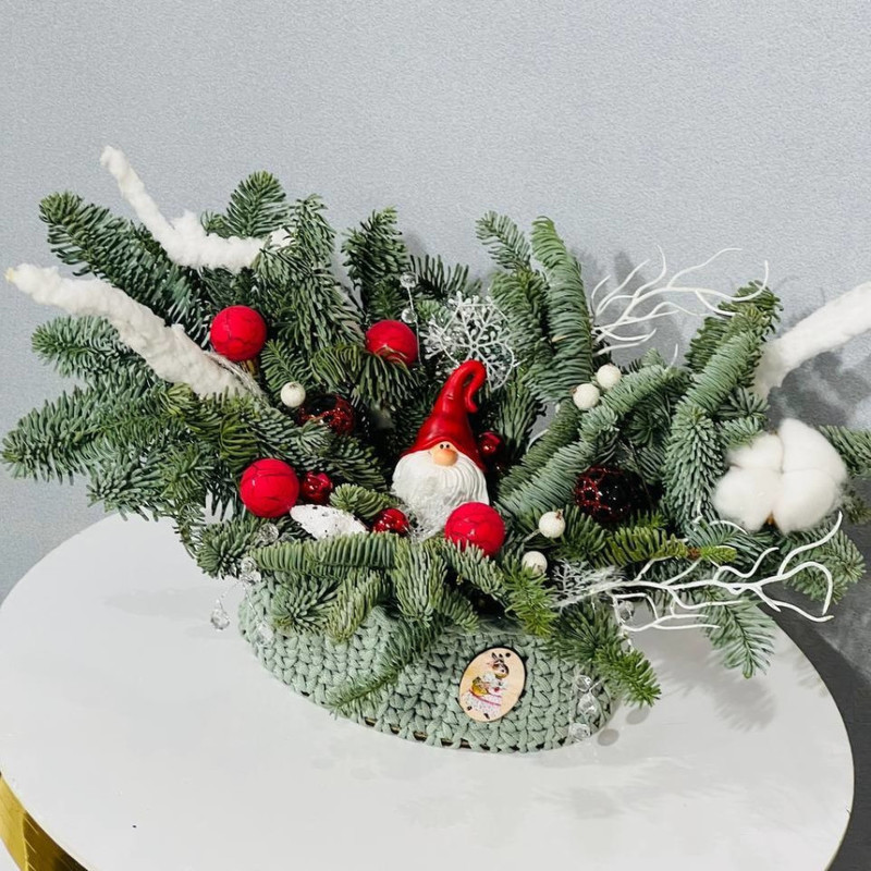 Новогодняя композиция из натуральной хвои нобилис с вязаном кашпо, стандартный