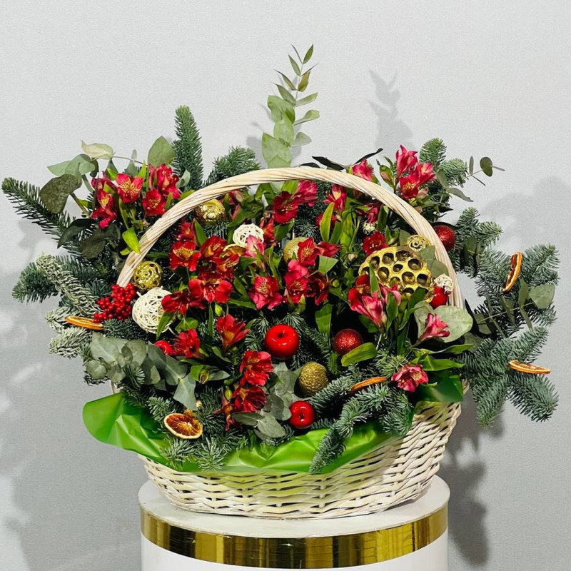 Большая новогодняя корзина с цветами и нобилисом, стандартный