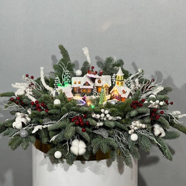 Новогодняя композиция музыкальная из веток нобилиса