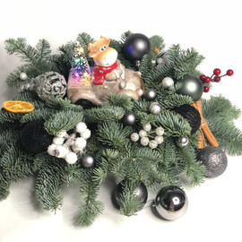 Композиция для интерьера из веток натуральной ели нобилис