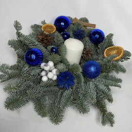 Настольная композиция из ели нобилис со свечой