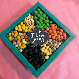 Podarochnij nabor pivu orehi miks