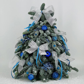 Novogodnyaya yolochka iz natural_nih vetok nobilisa 50 sm