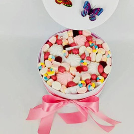 Сладкий букет с зефиром, конфетами Раффаэлло и маршмеллоу в коробочке