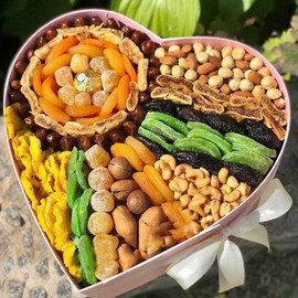 Podarok  nabor orehov i suhofruktov