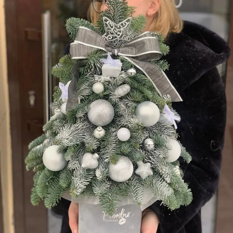 Новогодняя ёлочка в шляпной коробке 50 см. Ёлка из нобилиса, стандартный