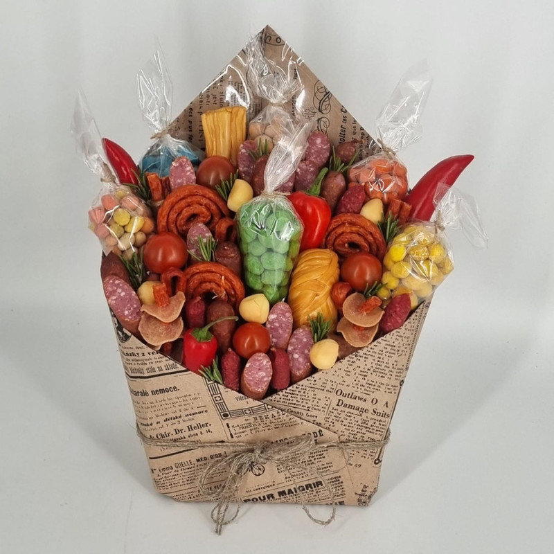 S_edobnij buket dlya muzhchini iz kolbasok so snekami, standart