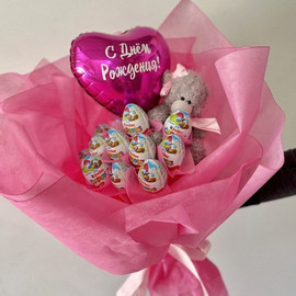 Сладкий букет из киндеров с игрушкой