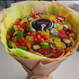 Buket iz suhofruktov