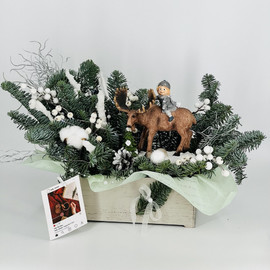 Подарочная композиция из натурального нобилиса с новогодним декором