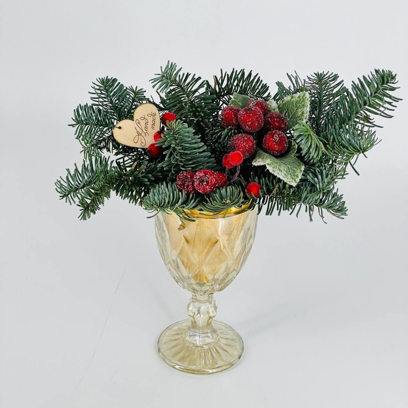 Nastol_naya zimnyaya kompozitciya iz vetok nobilisa v bokale, standart