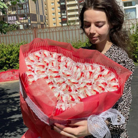 Сладкий букет в форме сердца из конфет Раффаэлло