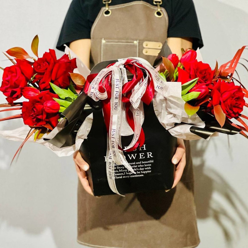 Buket v sumochke s frantcuzskimi rozami, standart