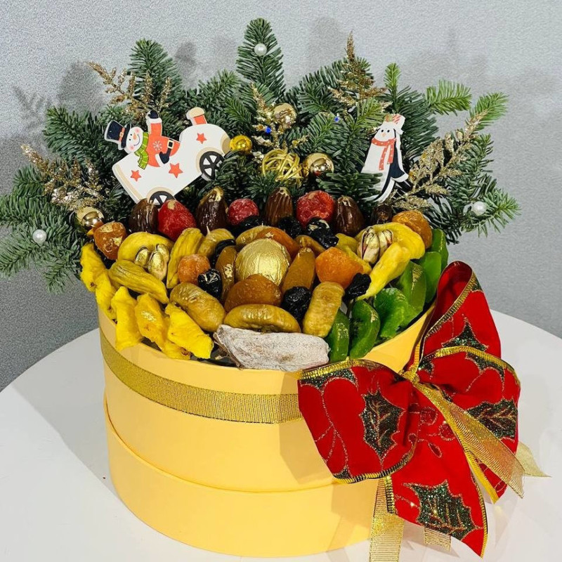 Новогодний букет из сухофруктов с веточками  нобилиса, стандартный