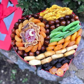 Сердце с сухофруктами микс