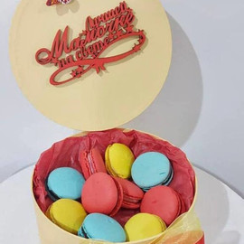 Podarok mame makaroni v korobke