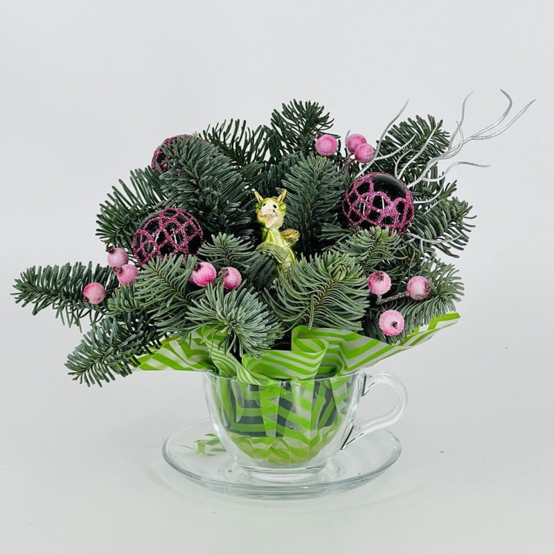 Novogodnij buket iz nobilisa v kruzhke s drakonchikom, standart