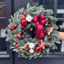 Венок из нобилиса с игрушками