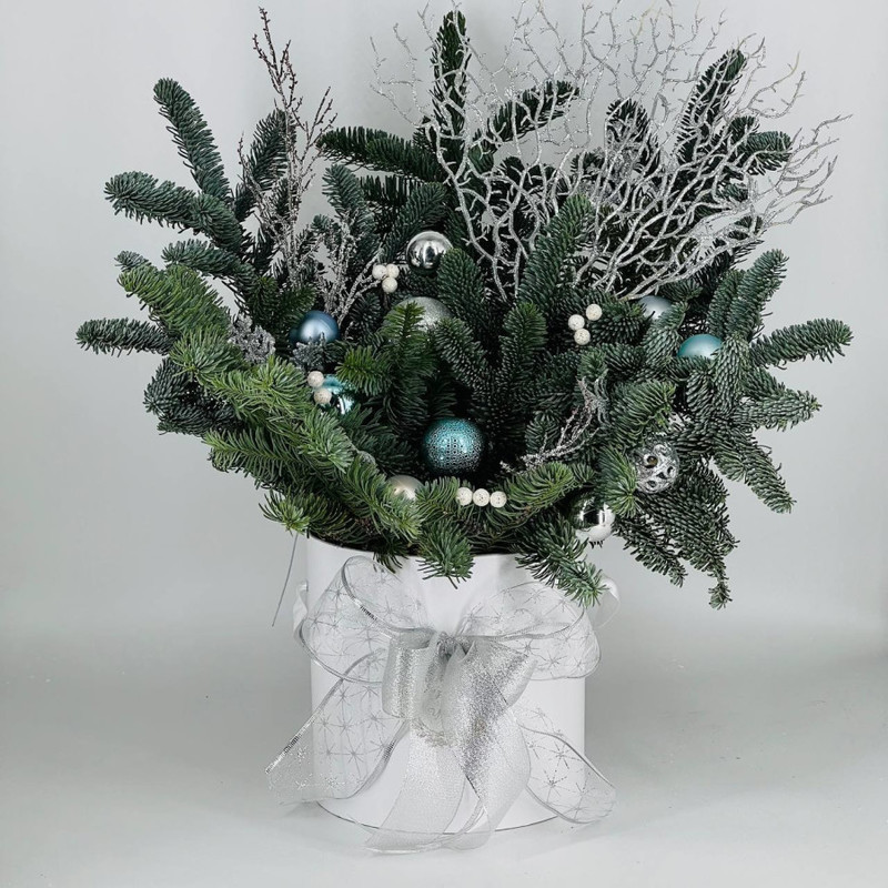 Большая новогодняя композиция из живого нобилиса, стандартный