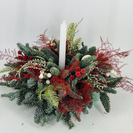 Новогодняя композиция из хвои нобилис  со свечой