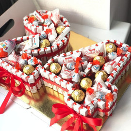 Торт цифра  из киндеров