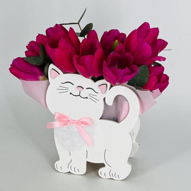 Тюльпаны в кашпо кошечка