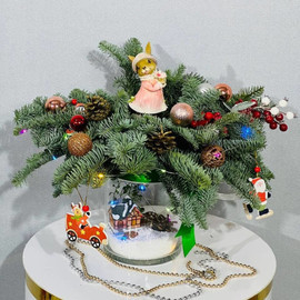 Novogodnyaya kompozitciya v stekle iz nobilisa s krolikom