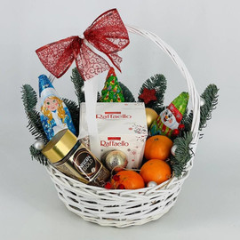 Korzina podarochnaya na Novij god